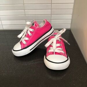 EUC Converse baby Chuck Taylor Low Top